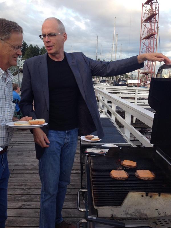EdmontonRowing's tweet image. Thank you #vanrowclub1886 for hosting #rcamasters DIY BBQ dinner! Look at chef Glen in action!