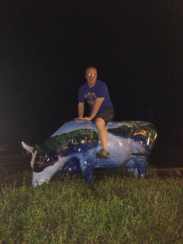 new5guy's tweet photo. @sleinad22 I can't believe you never been cow tippin before! #ER2014 http://t.co/SA7SHD7eEA