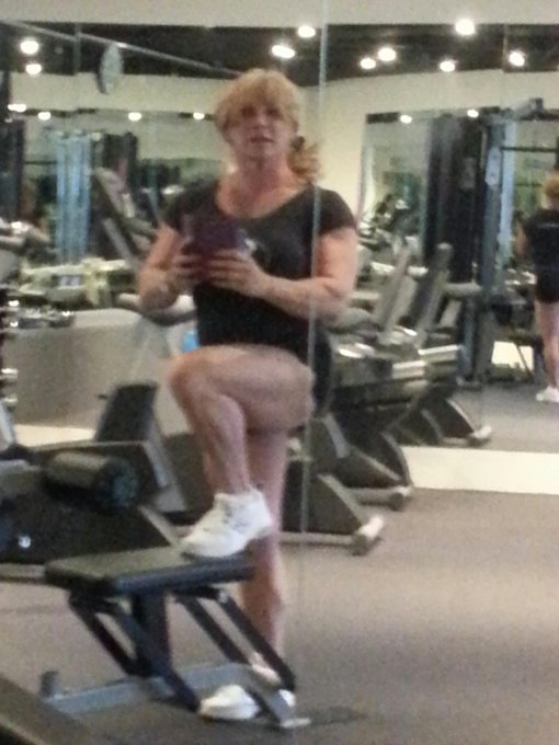 Triceps and shoulders. . Here is a quickie between sets.. http://t.co/0otKxrESda<a href="/tag/makeamericakinkyagain"class="tags"><span>#makeamericakinkyagain</span></a>