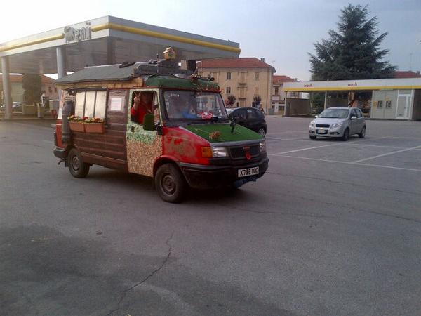 KnitsTemplar's tweet photo. #mcobrally #threemeninashed just had breakers - on way to Monte Carlo! http://t.co/f8qPWEdx1g