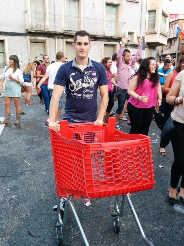 RobertoSaenz92's tweet photo. De compras su estamos @javitore7  y yo!! 🚩🌠💰💳💲 http://t.co/FX1D6f5L7n