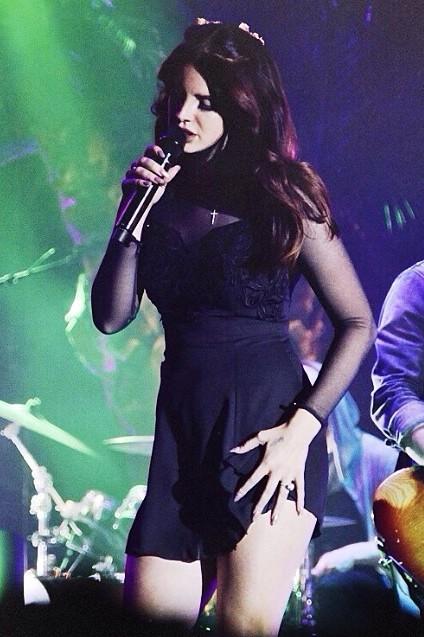 beat_maker's tweet image. Just got back on twitter to tweet #MTVHottest lanadelrey...be prepared for spam