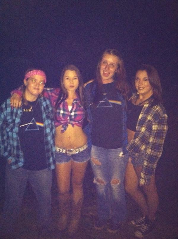 tuckerrBrittany's tweet photo. Good ๐๐ #whitetrashbash2014 @K_Hinkle31 @MeowKelli @nikfit94 @Gliding_Squeeze @abbyyy_g @tayhelmick @DaltonShowe1 http://t.co/FrAEvoZeA3