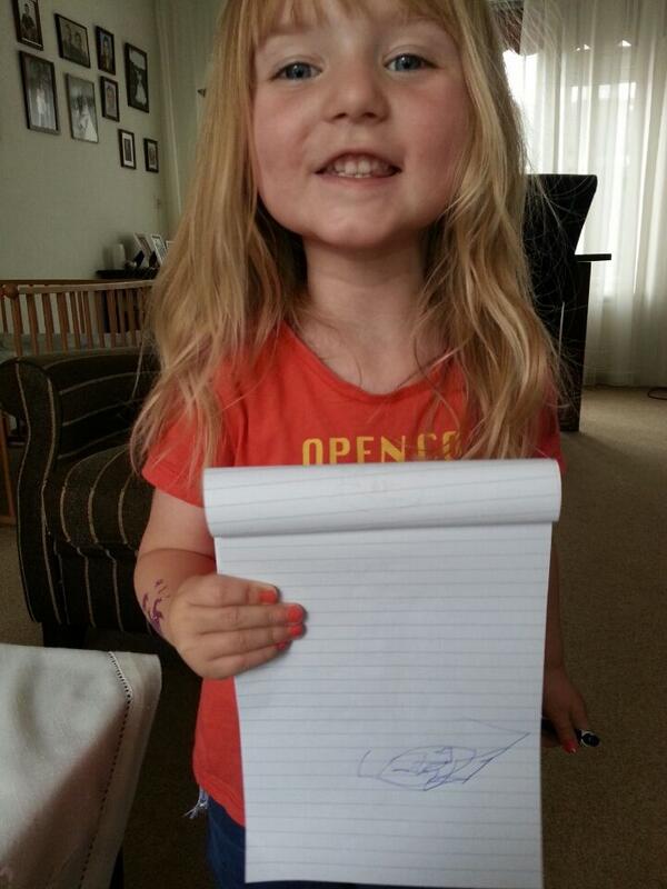 belennxx's tweet photo. Myrthe is heel trots dat ze me heeft nagetekend http://t.co/BimNUKZ2N8