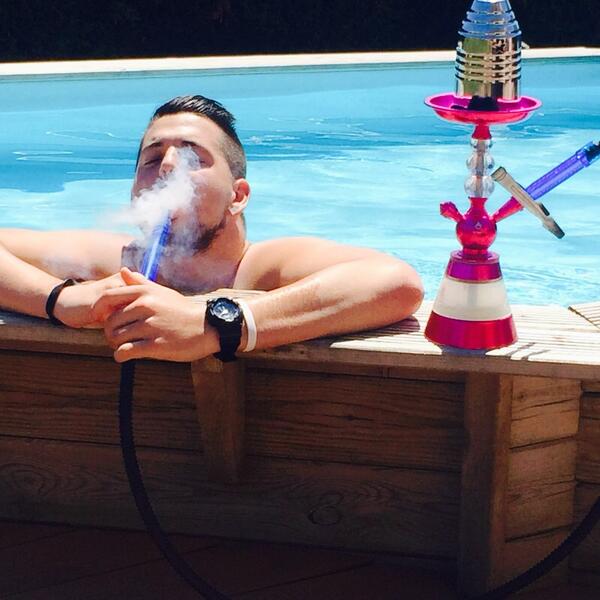 HookaKD's tweet photo. Ne m'appel pas je suis pas la 🙏💨 http://t.co/pgFeDscJsH