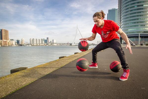 EV-entertainment tweet media