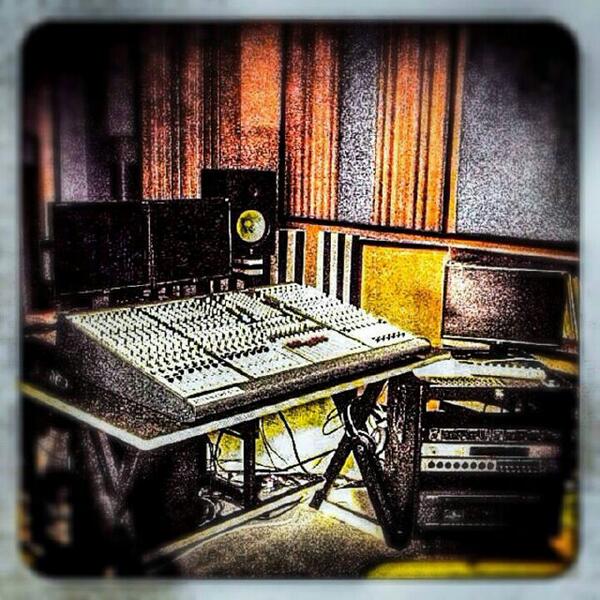 rumahstudio tweet picture