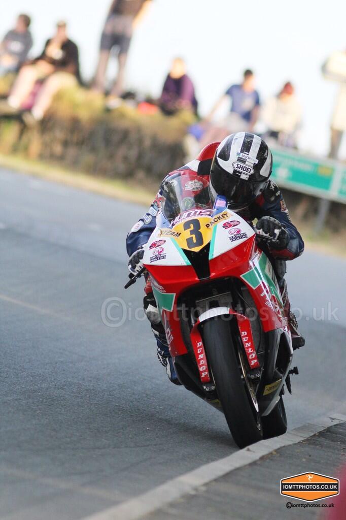 ROAD - [Road Racing] Southern 100 2014 - Page 2 BsAS4H6CIAAdPow