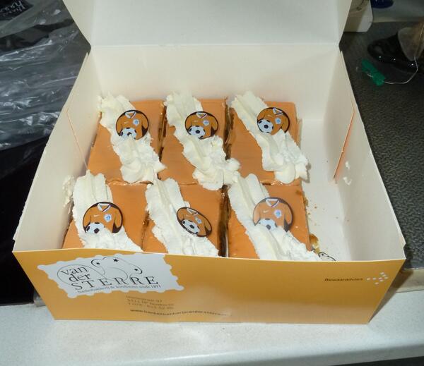 Wat is nou lekkerder bij n mooie WK-voetbalwedstrijd dan de tompoucen van <a href="/bakkerijsterre/">chris van der waard</a> ?  Hartelijk dank!!