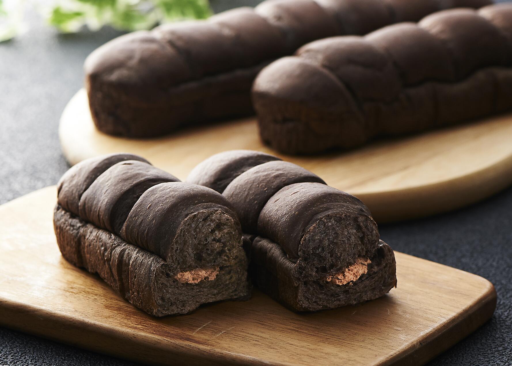 セブン イレブン ジャパン ちぎりパンが真っ黒に D 黒いちぎりパン 121円 税込130円 はいかがですか ふんわりとした生地に チョコチップを混ぜたチョコホイップをサンドしました Http T Co L9lsa2gh7u Twitter