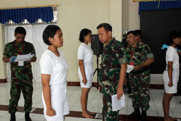 _TNIAU's tweet photo. Kasau, memimpin Sidang Pemilihan Tingkat Pusat Penerimaan Taruna/Taruni Angkatan Udara
http://t.co/KlFdE0MtWI http://t.co/HArnDWmF6b