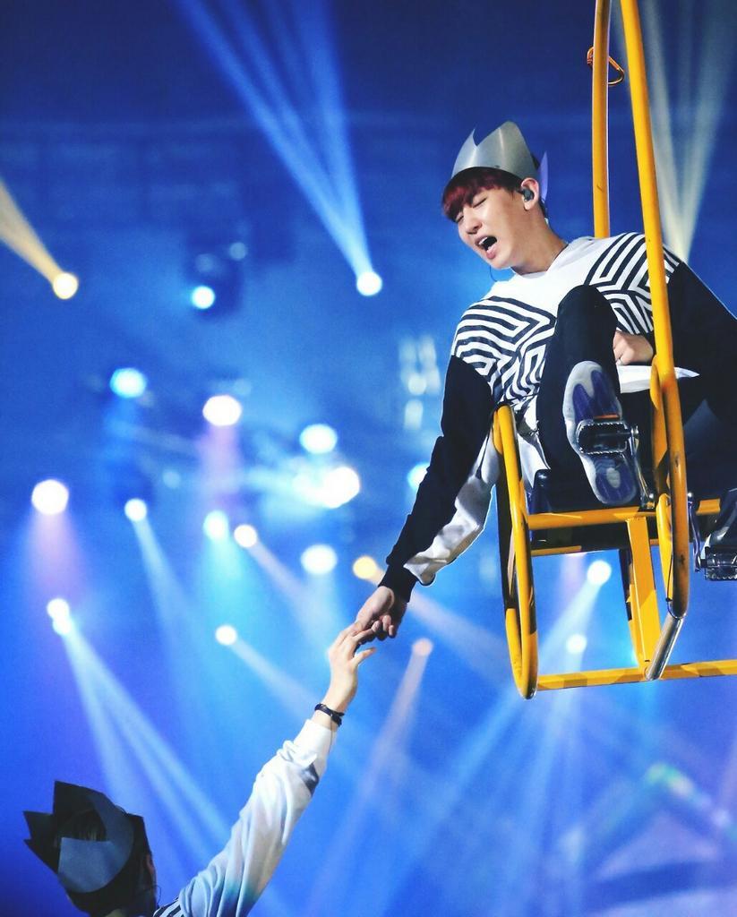 BsAz0b7CYAAlIlQ.jpg:large