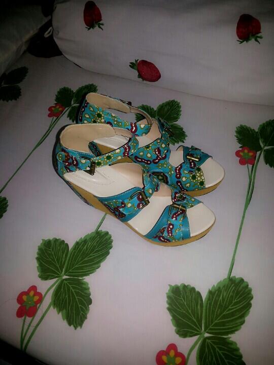 atiQaZ's tweet photo. For sale Ayublue size 40 by @iwearUP . New... blm pernah dpake. Harga negoo. Hhhiii. Minat hub: 082175067872. Mksh http://t.co/2U6MKCmPDO