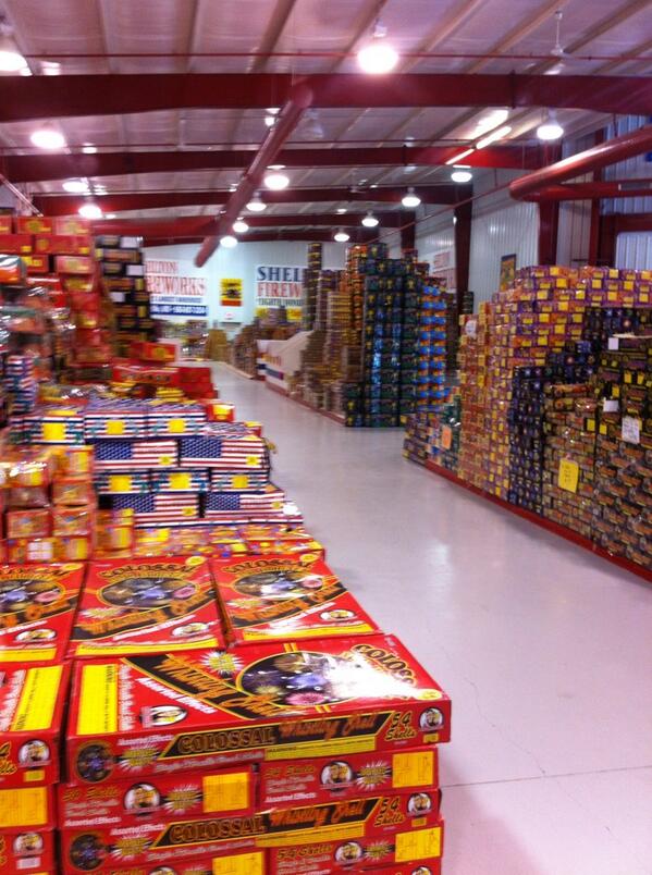 KevinKinseyPGA's tweet photo. @Officially_Hans We are in Iowa! And just stopped at this store! There was supposed to be an Earth shattering KABOOM http://t.co/TRNK0ge6lK
