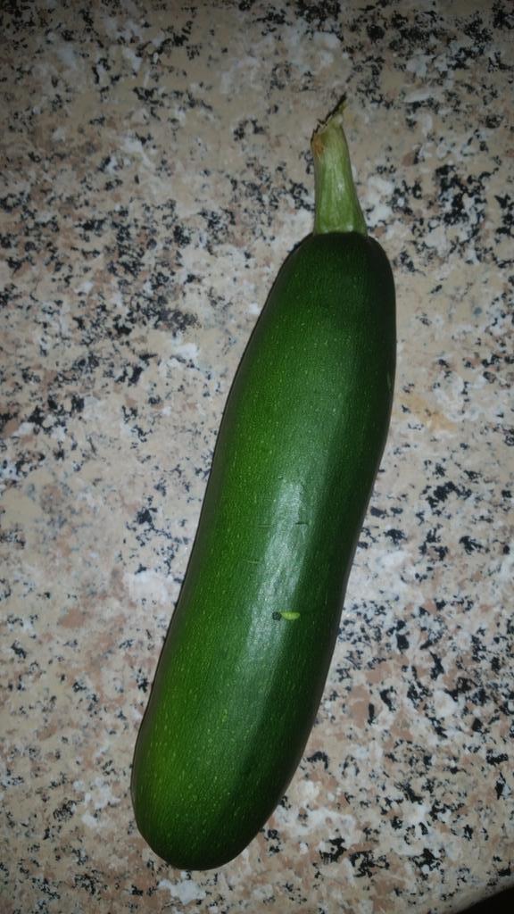 herdofturtlez's tweet image. First produce ever from #herdofturtleshomestead @jetteryderdad