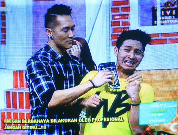 DMiracle_BJM's tweet photo. Bikin org deg2an kyk gini udah kerjaannya pak boss @_DemianAditya_ niihh... fffttttt -_- http://t.co/Zlz42QExvF
