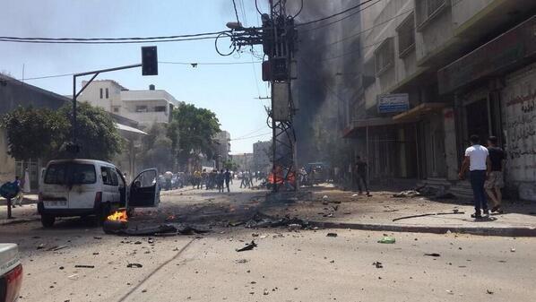 GazaNewsLive's tweet photo. BREAKING:Israeli Airstrike On Car Kills 3 Palestinians In Last 10 Minutes. http://t.co/NYR5ydSeVR
