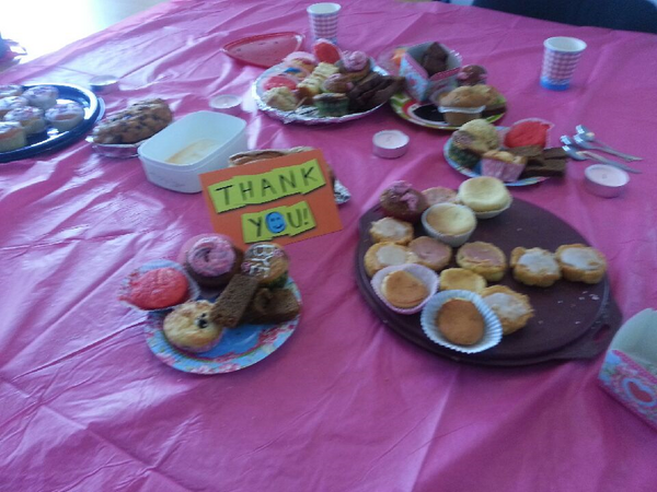 bsMeander's tweet photo. Wat een verwennerij. De kinderen van groep 8 trakteerden alle leerkrachten op een gezellige lunch. Bedankt! http://t.co/61nZQeawcS