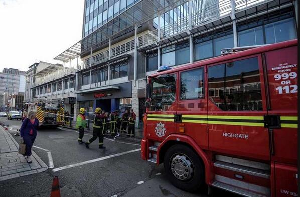 ExpressandStar's tweet image. 220 evacuated from #MidlandHotel after blaze at The Food Republic on #BroadStreet #Birmingham expressandstar.com/news/2014/07/0…