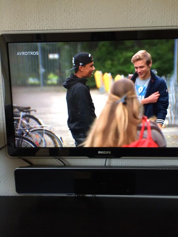 Vandaag om 15:50 ben ik te zien in 
<a href="/BrugklasTV/">Brugklas</a> op Zapp (Nederland 3) #brugklas #zapp