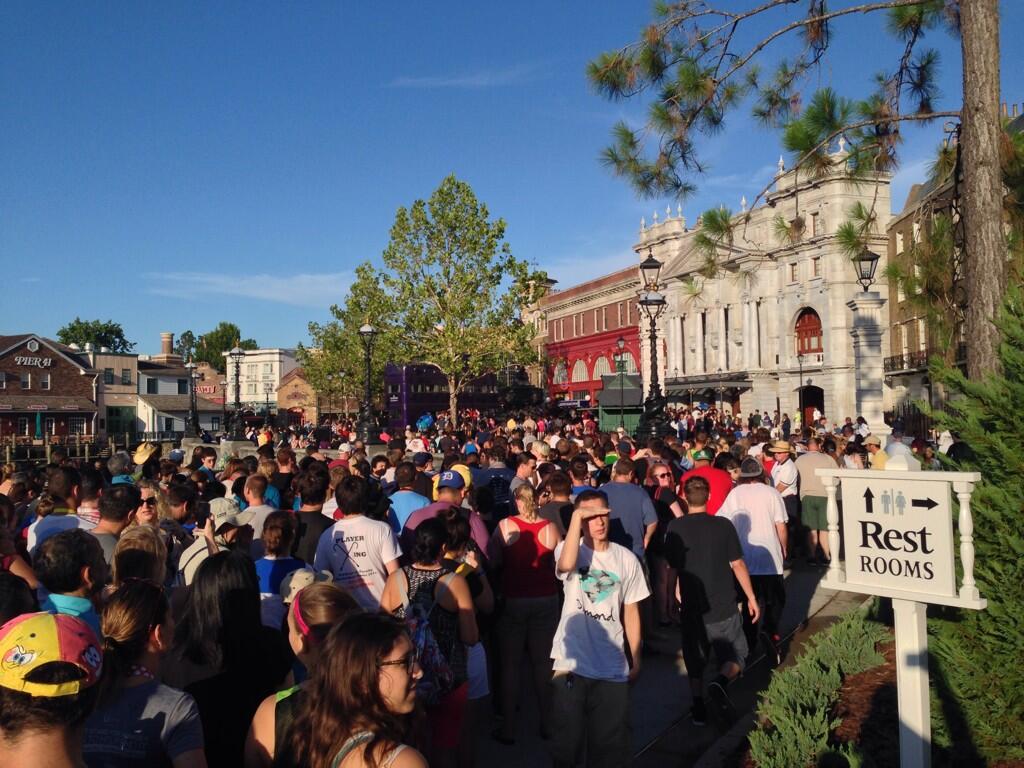 BsBO_XTCYAAnSl3.jpg:large