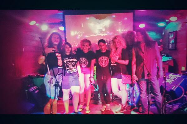 Laurie_Duffy's tweet image. @QUESTIONLANZA We love you Question, we do! Fantastic live band, and a group of fantastic personalities to match.