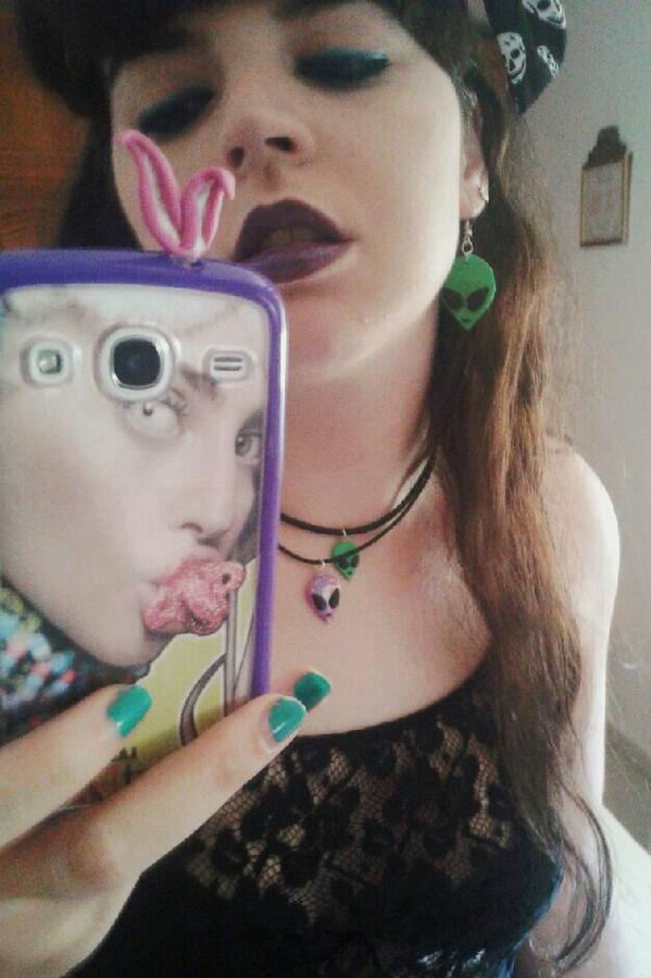 LadyJennyGlam's tweet photo. Today Alien Look!!! #Me #Alien #selfie #HandMadeAlien #skull #PastelGoth #LadyGagaCase #Artrave #Rabbit http://t.co/HY4wR3knrT