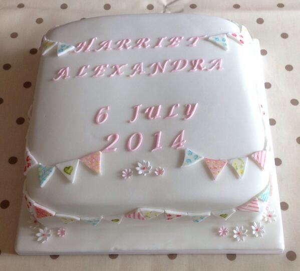 lindencakes's tweet photo. #bunting#christening#cake http://t.co/aoedM1SYSy