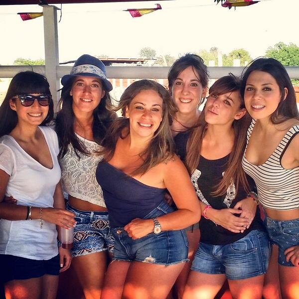 Vane3_88's tweet photo. Lindas chicas espera Mojacar..😏 http://t.co/k5gNkT8IoS
