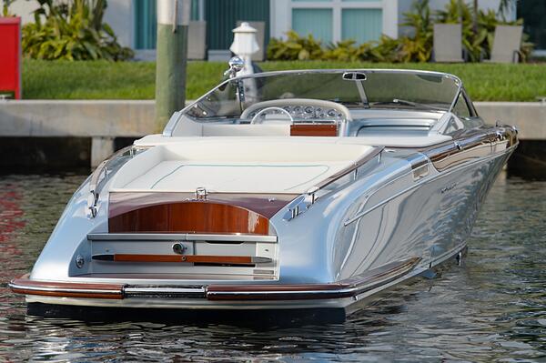 RivaYacht's tweet image. Lovely #Riva #Yacht #Aquariva Super. #MadeInItaly #Luxury #Yacht