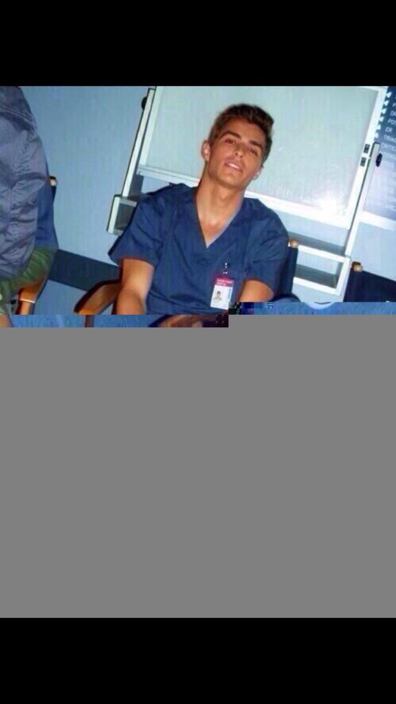 I JUST WANT TO LOOK AT A HOT PICTURE OF DAVE FRANCO AND I CANT BECAUSE THIS SHIT