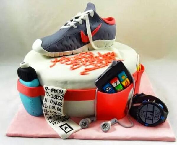 PepeValdez1979's tweet photo. ¿Qué tal con el #RunnerCake que me envió mi muy querida amiga @Monnyken ? #CorrerMeHaEnseñado #keepRunning http://t.co/Jbib3i5ZDB