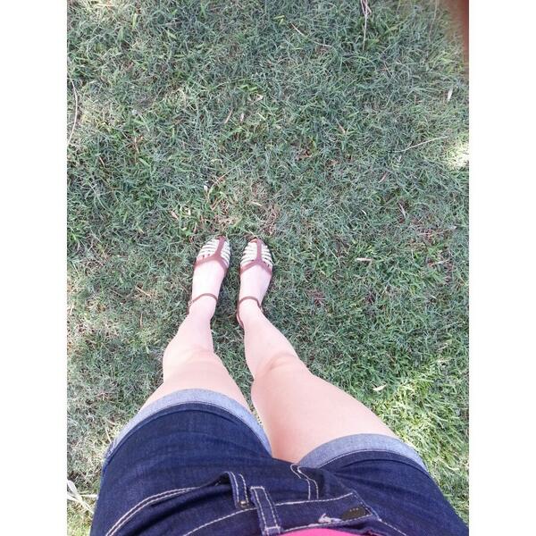 _vanessapayan's tweet photo. Love my little sandal shoes lol http://t.co/LSmVUVx85i