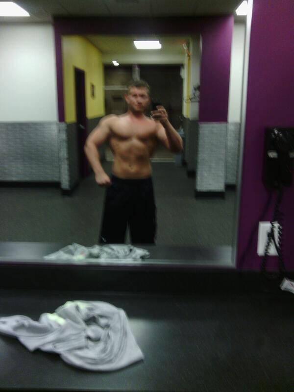 jacksonjosh23's tweet photo. When im in pain,feel like im losing my mind,i train like an animal to put all my emotions at rest momentarily. http://t.co/zPjQ99xkMu