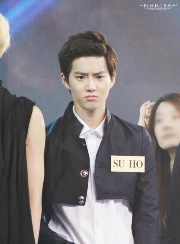 kyvngmyeon's tweet photo. nobody said goodnight to me 😩 http://t.co/UIUoABRWI0
