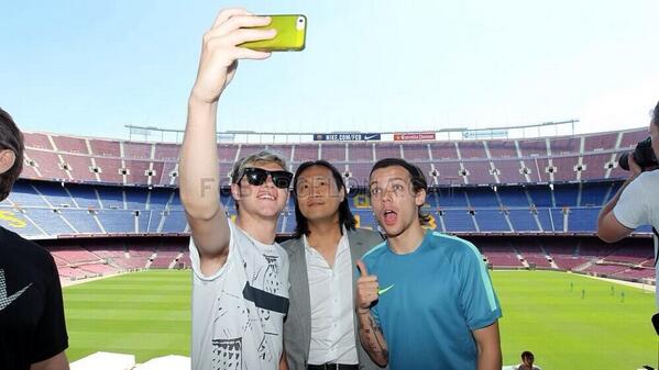 1Direction798's tweet image. Lemme take a selfie 💕👌📷