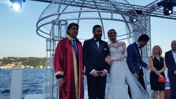 mustafademir's tweet image. Dinçöz ve Kodaloğlu çiftine ömür boyu mutluluklar diler, evliliklerinin daim olmasını temenni ederim.