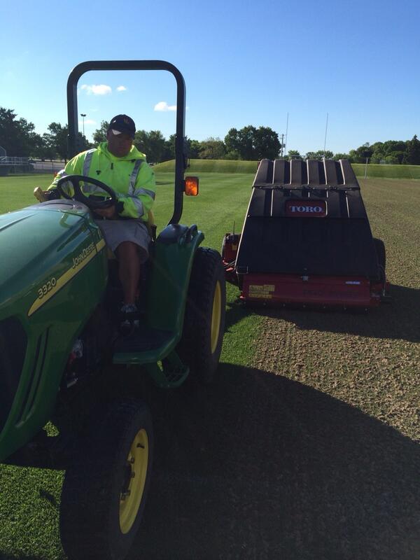 MSUKatoGrounds's tweet image. Sweeping up the cores on the stadium      What a great job  #steptwo