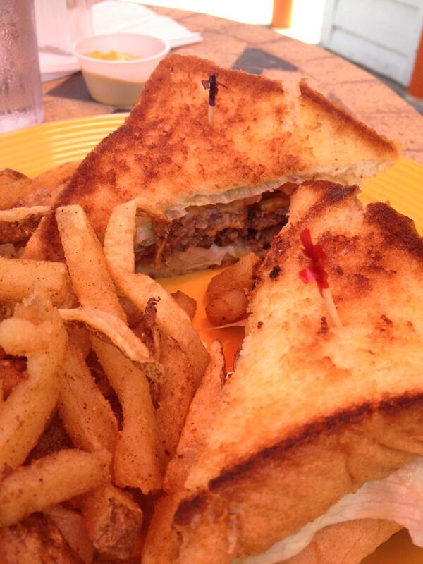 GSOBurgerBlog's tweet photo. Summit cafe with George Scheer of Elsewhere. http://t.co/UcmI8bmJIJ