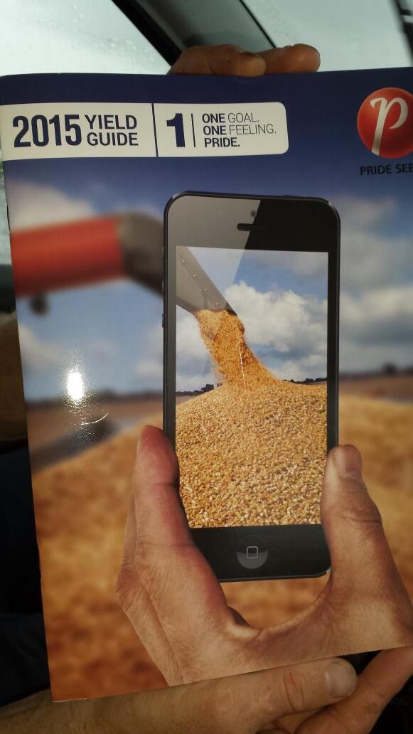 CombyneAg's tweet image. Is this pic a promo to use the FarmLead Mobile app to showcase a sample of grain? #VerySimple #DoIt RT @farmerwife: