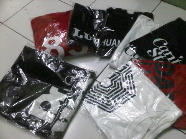 "life is nothing without t-shirt" Segera order kaka ,KAOS free desainya umpung lg PROMO