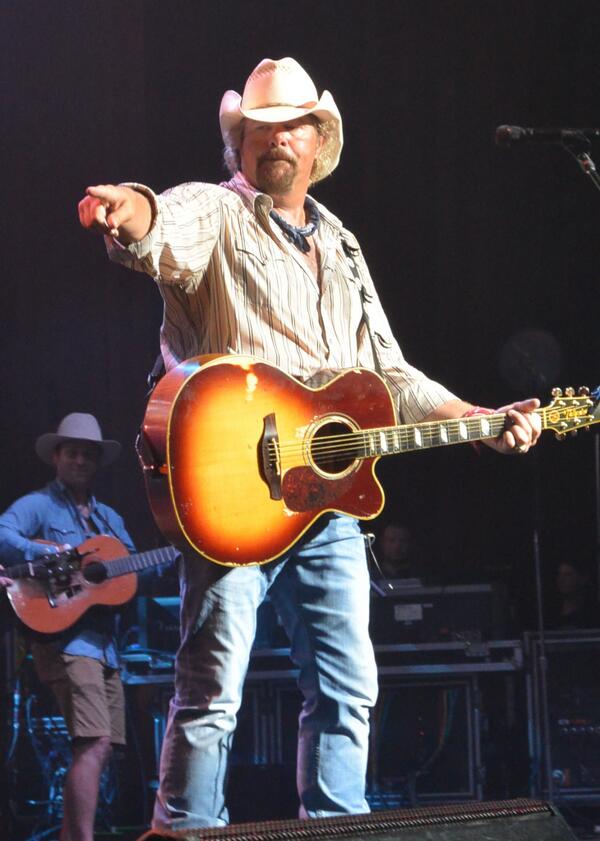 Aromid's tweet photo. TOBY KEITH BMC 2014 http://t.co/RWyZJBcGDQ