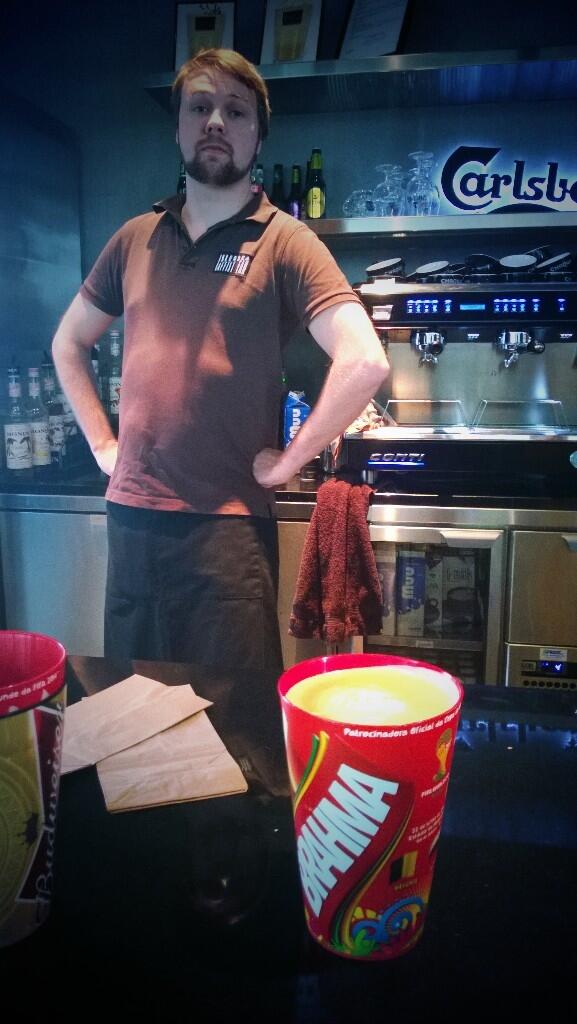 Hvar annarstaðar fær maður 4faldan latte í #worldcup bjórmáli? @kaffistofan