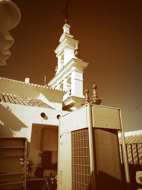 DKCLIMA's tweet photo. Vistas bonitas desde la cubierta de la ermita.....y desde el interior... http://t.co/ocQg5wkzw6