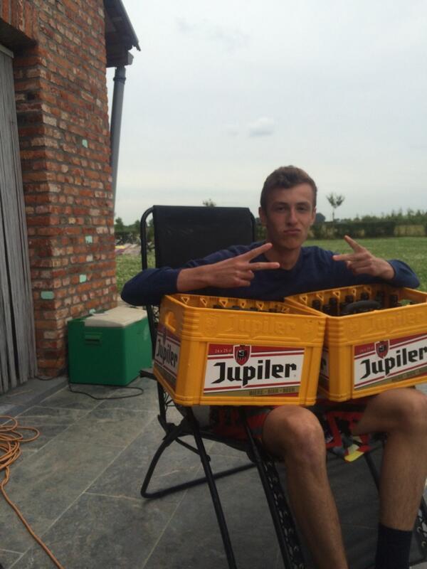 LowicP's tweet photo. #jupiler http://t.co/xpg17W2rh5