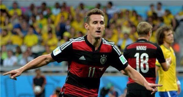 adelfcb's tweet photo. In front of his eyes! On his land! Surrounded by his fans! der Bomber Miroslav #Klose 16 #WorldCupTopScorer #GER ❤️ http://t.co/IKvDbaZHiF