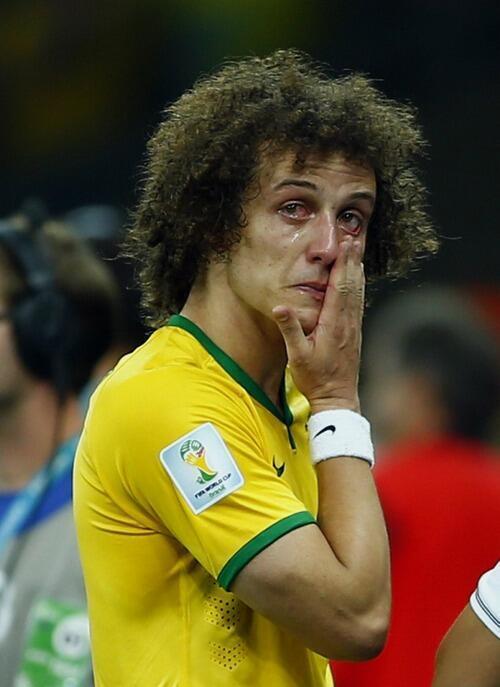 OreNexus's tweet photo. Las lagrimas de David Luiz son pidiendo disculpas a todos los brasileños.

¡QUE GRANDE ERES! http://t.co/HRACcWFntU