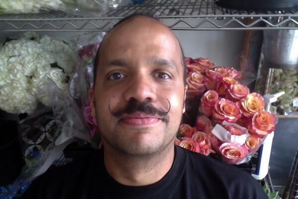 UsedEventStuff's tweet image. Catch me with a bouquet of flowers! It can be yours! Tell me the code word of the day. "Rose on fire" NYC