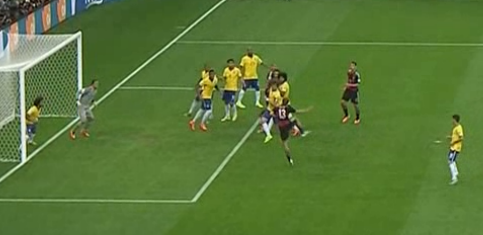ESPNFC's tweet photo. Thomas Muller becomes the 13th player to score 10 World Cup goals. Brazil left him wide open on that corner. 1-0, 13' http://t.co/i52lv3RDAN