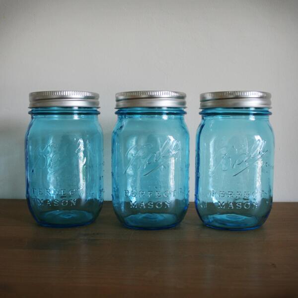 Est. Living tweet media